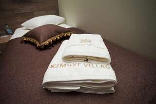 Гостевой дом Zhemchug Village Mini-hotel Веселое Двухместный номер с 2 отдельными кроватями-19